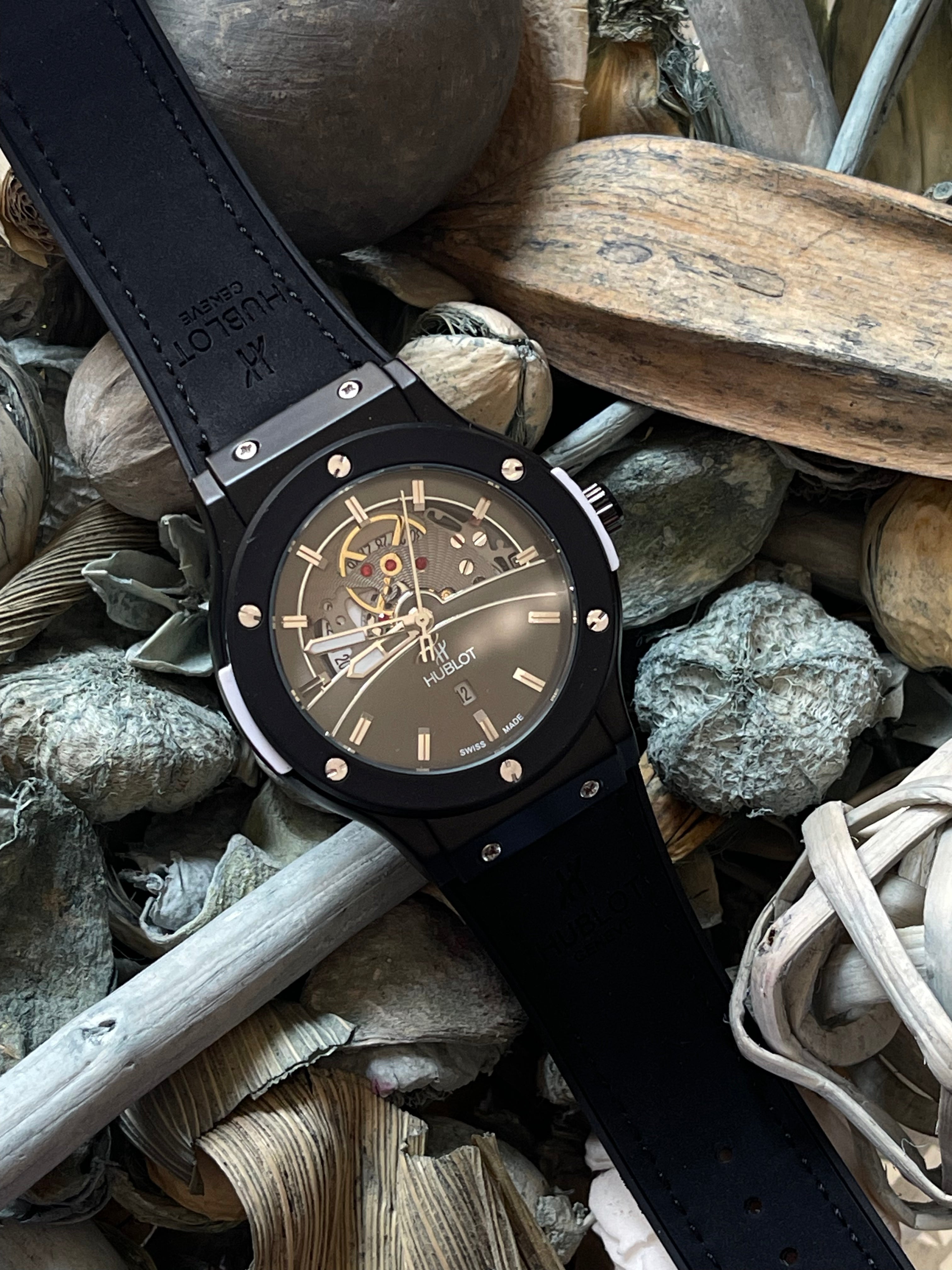 Hublot Genève – Black Dial Swiss Timepiece with Leather Strap