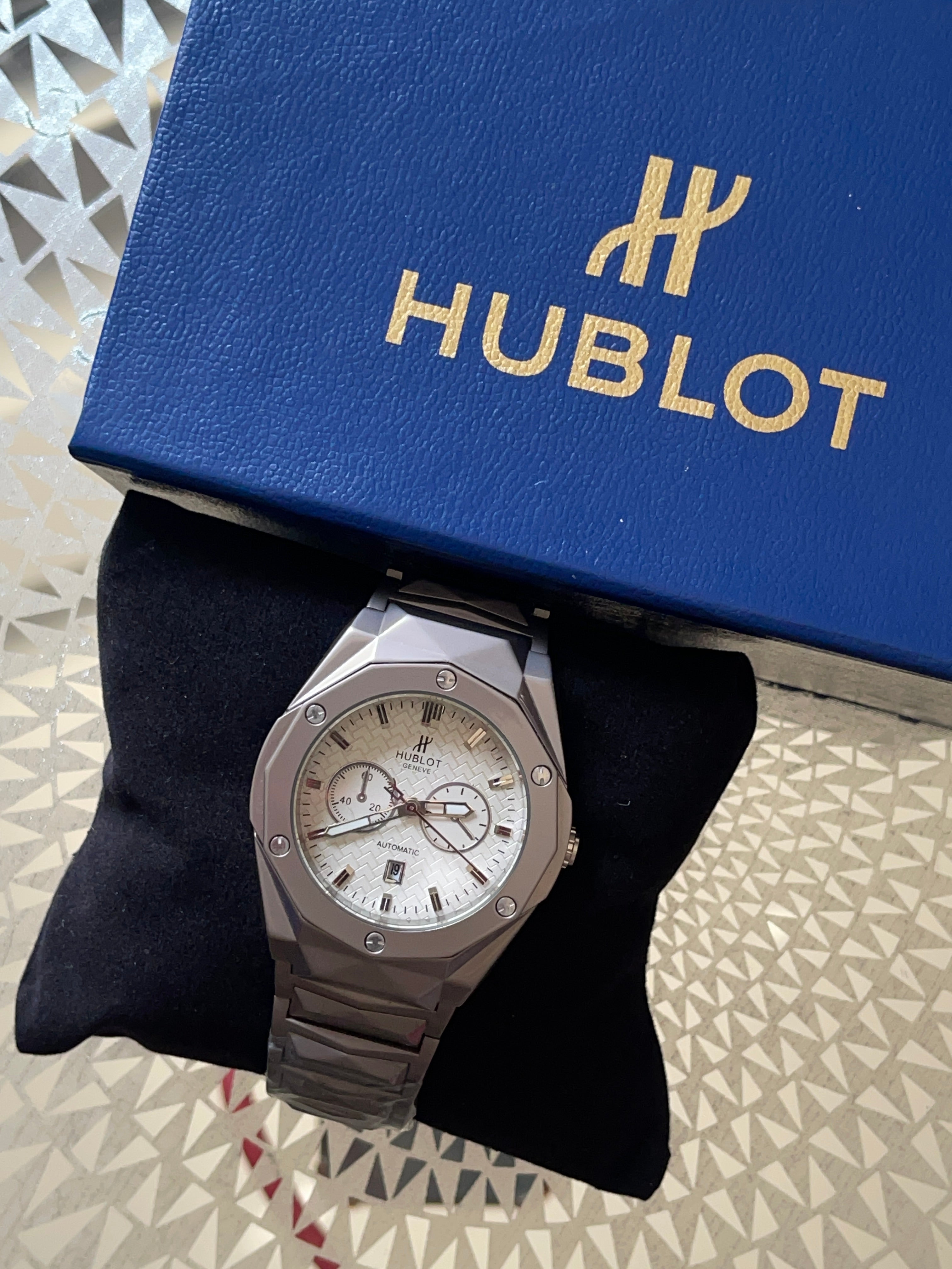 Hublot Genève – White Dial Stainless Steel Swiss Timepiece