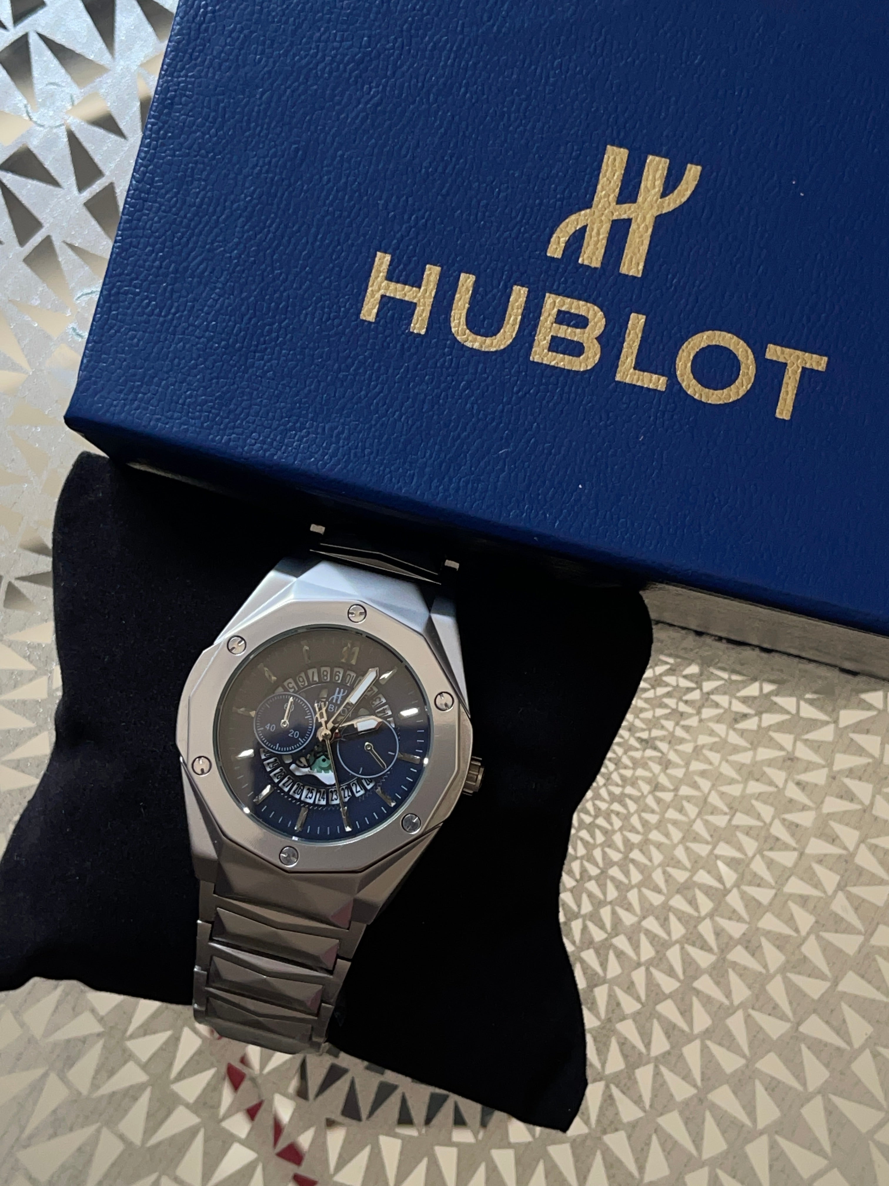 Hublot Genève – Blue Dial Stainless Steel Swiss Timepiece