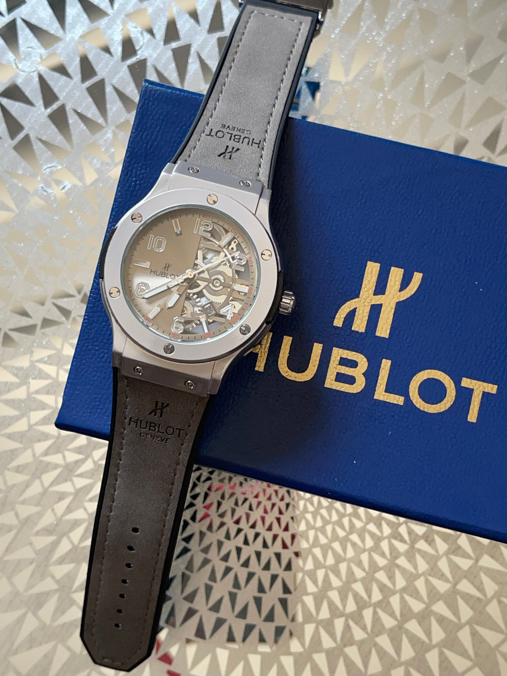 Hublot Genève – Grey Dial Swiss Timepiece with Leather Strap