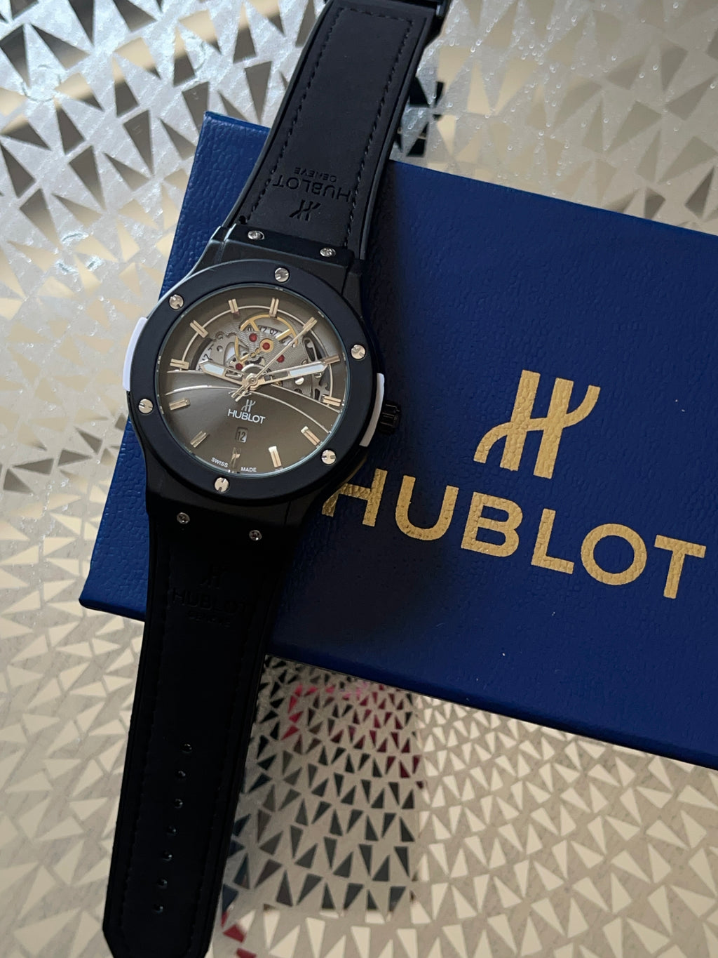 Hublot Genève – Black Dial Swiss Timepiece with Leather Strap